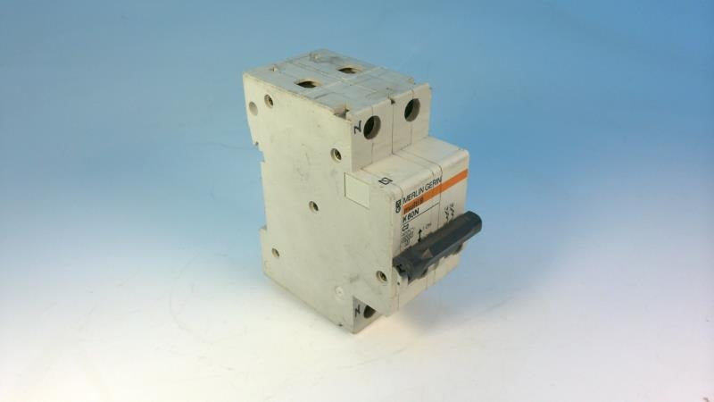 Interruptor automático Schneider K60N de 2 polos, 2 A, curva C