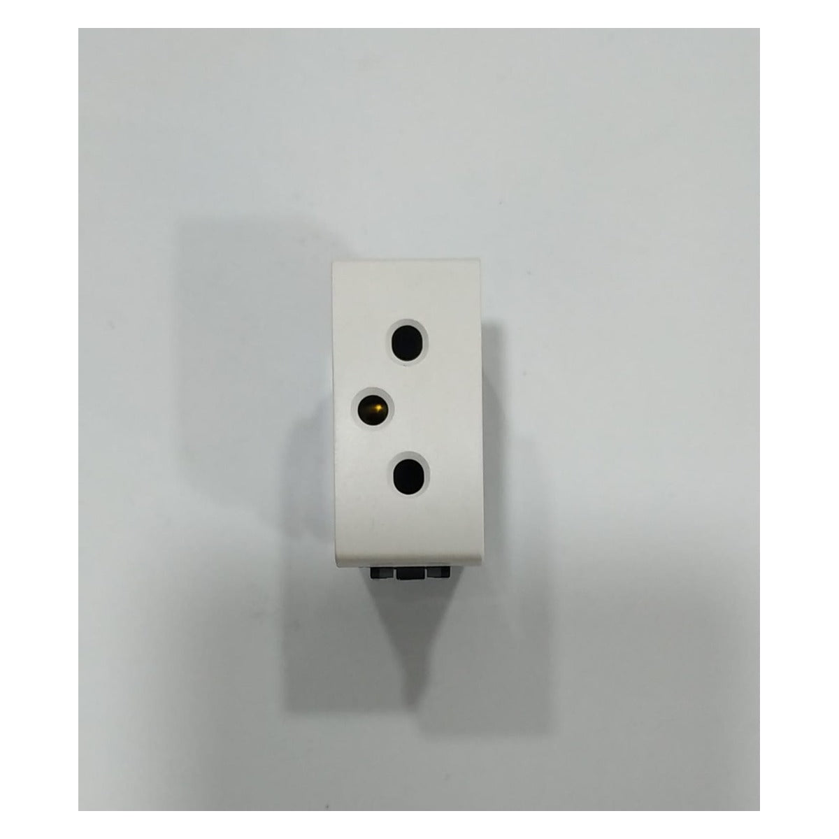 Base de enchufe 2P+T BTicino Light blanca estrecha – Ref. N4124 - referencia N4124