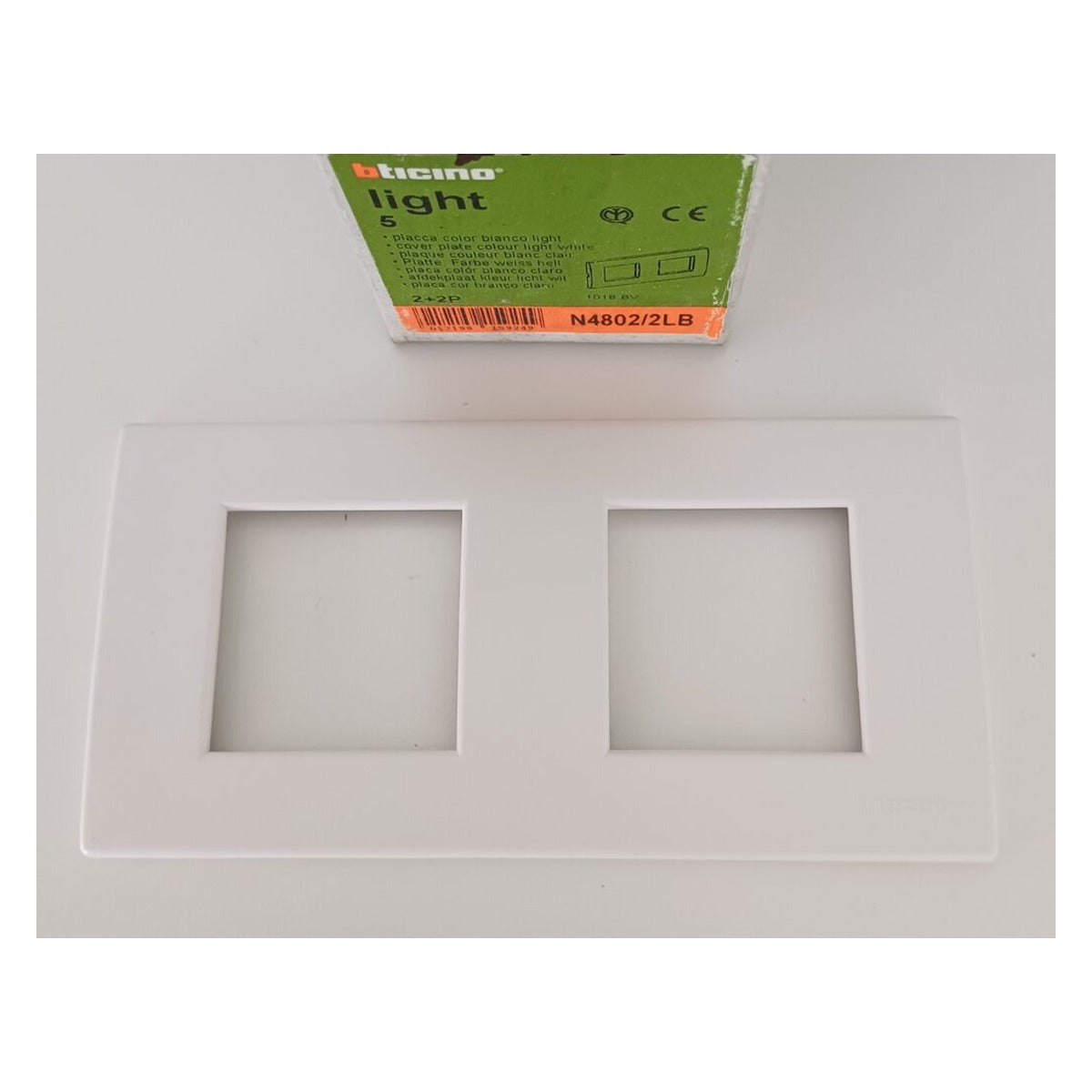 Placa BTicino Light blanca para 2×2 módulos – Ref. N4802/2LB - referencia N48022LB