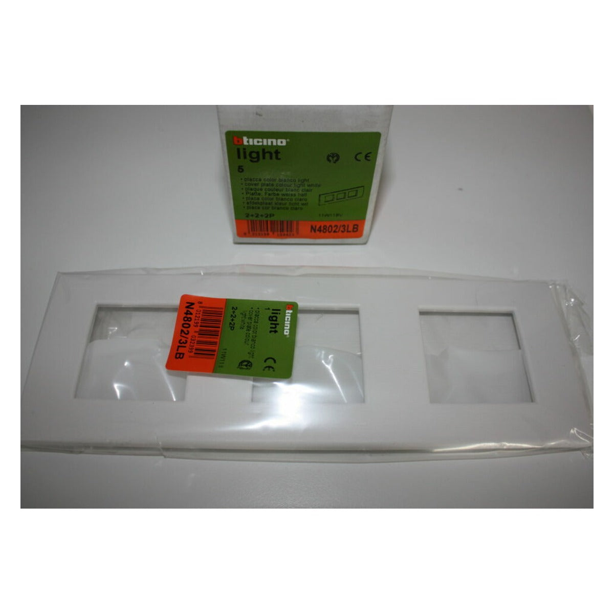 Placa BTicino Light blanca para 3×2 módulos – Ref. N4802/3LB - referencia N48023LB