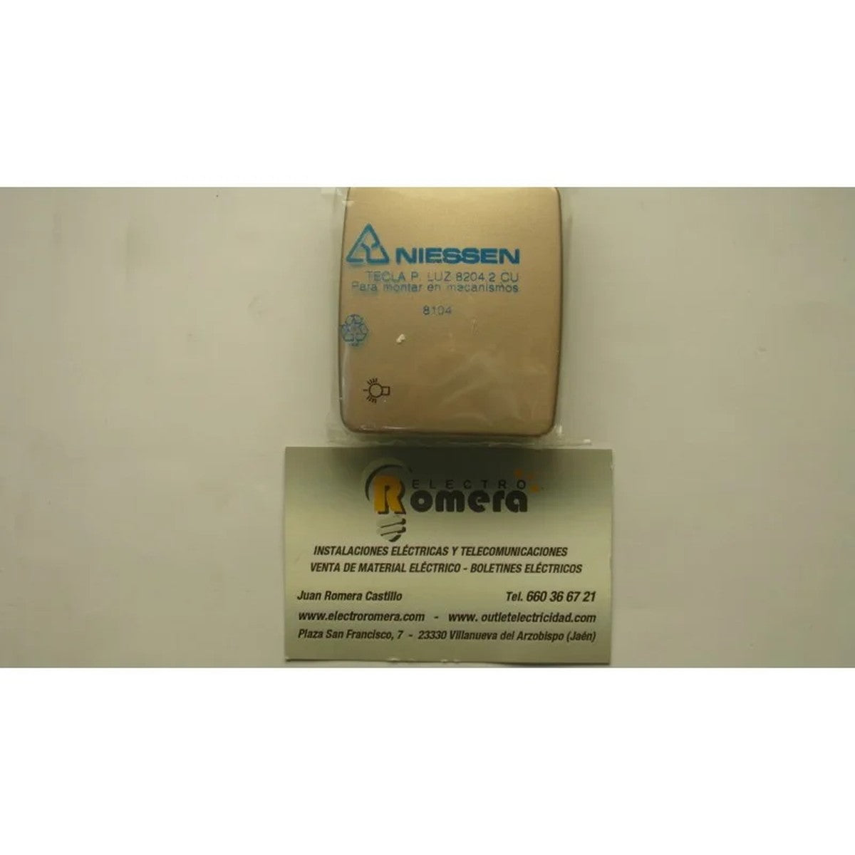 Tecla para pulsador con símbolo de luz Niessen Arco cobre – Ref. 8204.2-CU