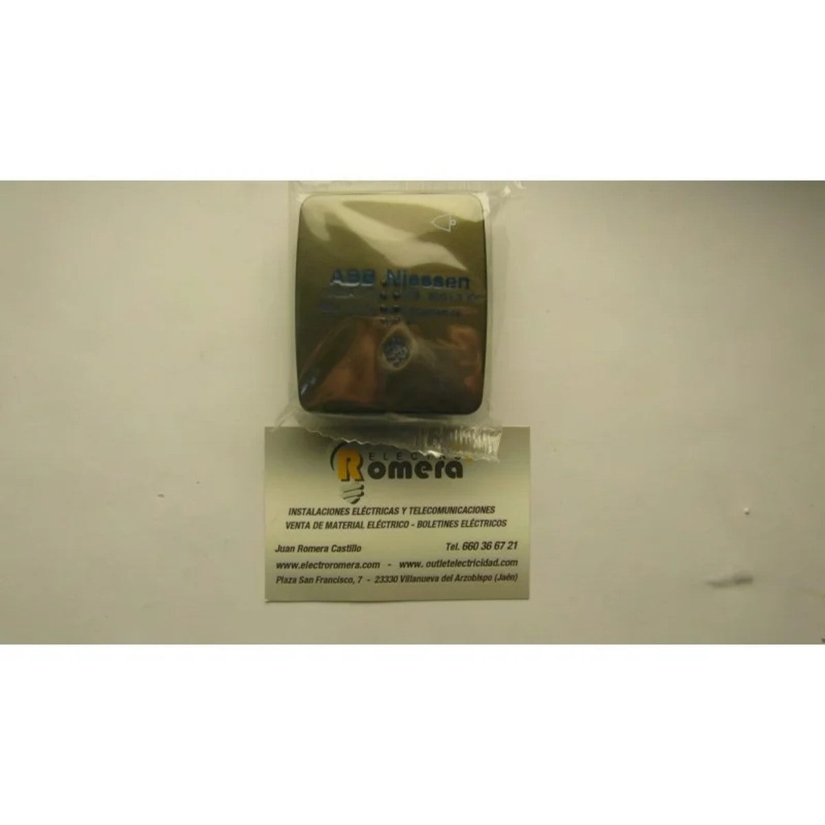 Tecla para pulsador de timbre con visor Niessen Arco bronce – Ref. 8204.3-BR