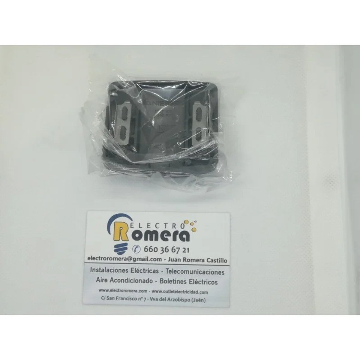 Tapa para salida de cables Niessen Arco grafito – Ref. 8207-GF