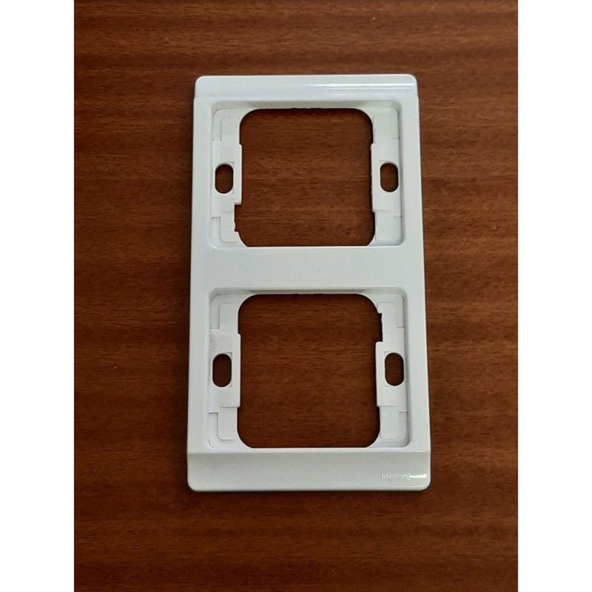 Marco vertical Legrand Decor de 2 elementos blanco – Ref. 071853