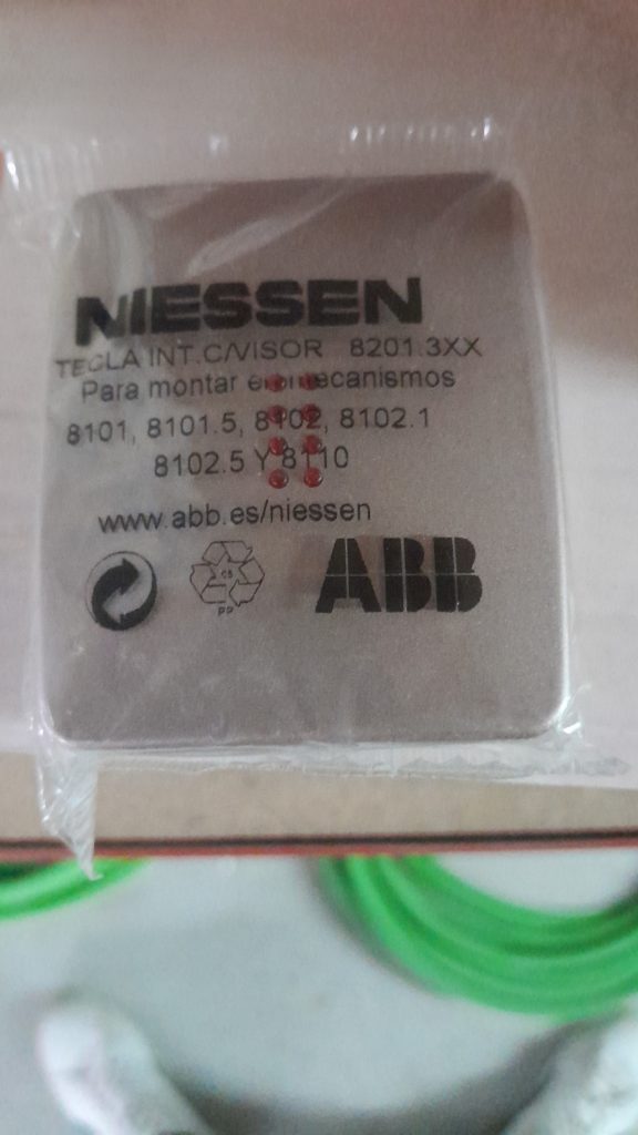 TECLA INTERRUPTOR CONMUTADOR-CRUZAMIENTO Niessen 8201.3 CU