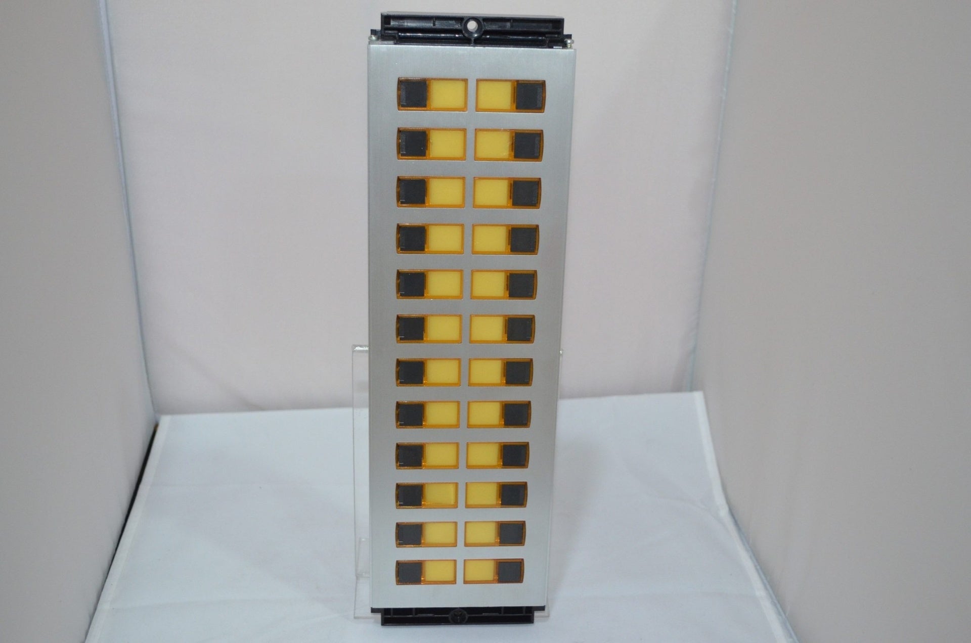 Botonera de 24 pulsadores Golmar C-24