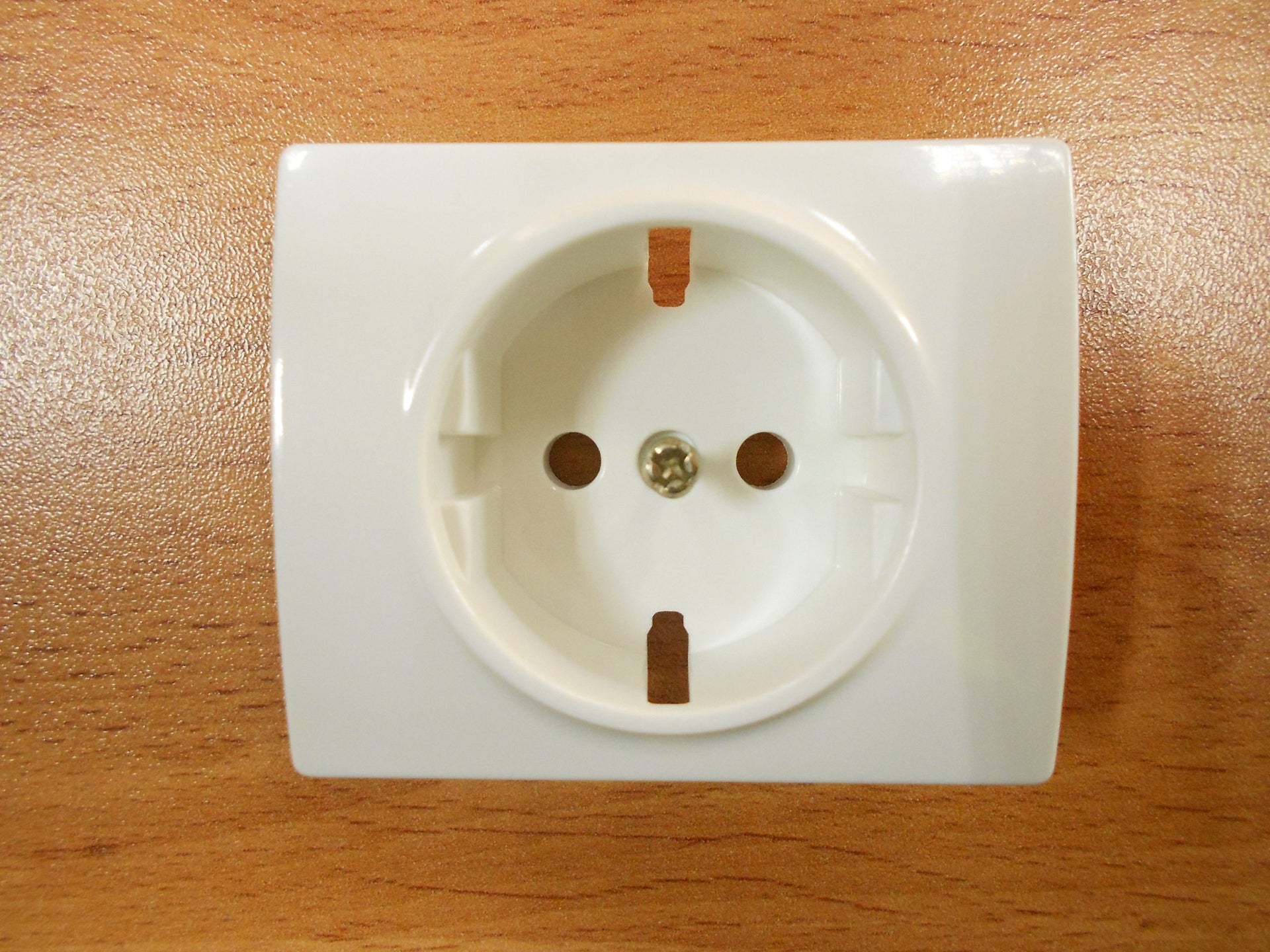 Tapa de enchufe 2P+TT lateral serie Iris blanco BJC